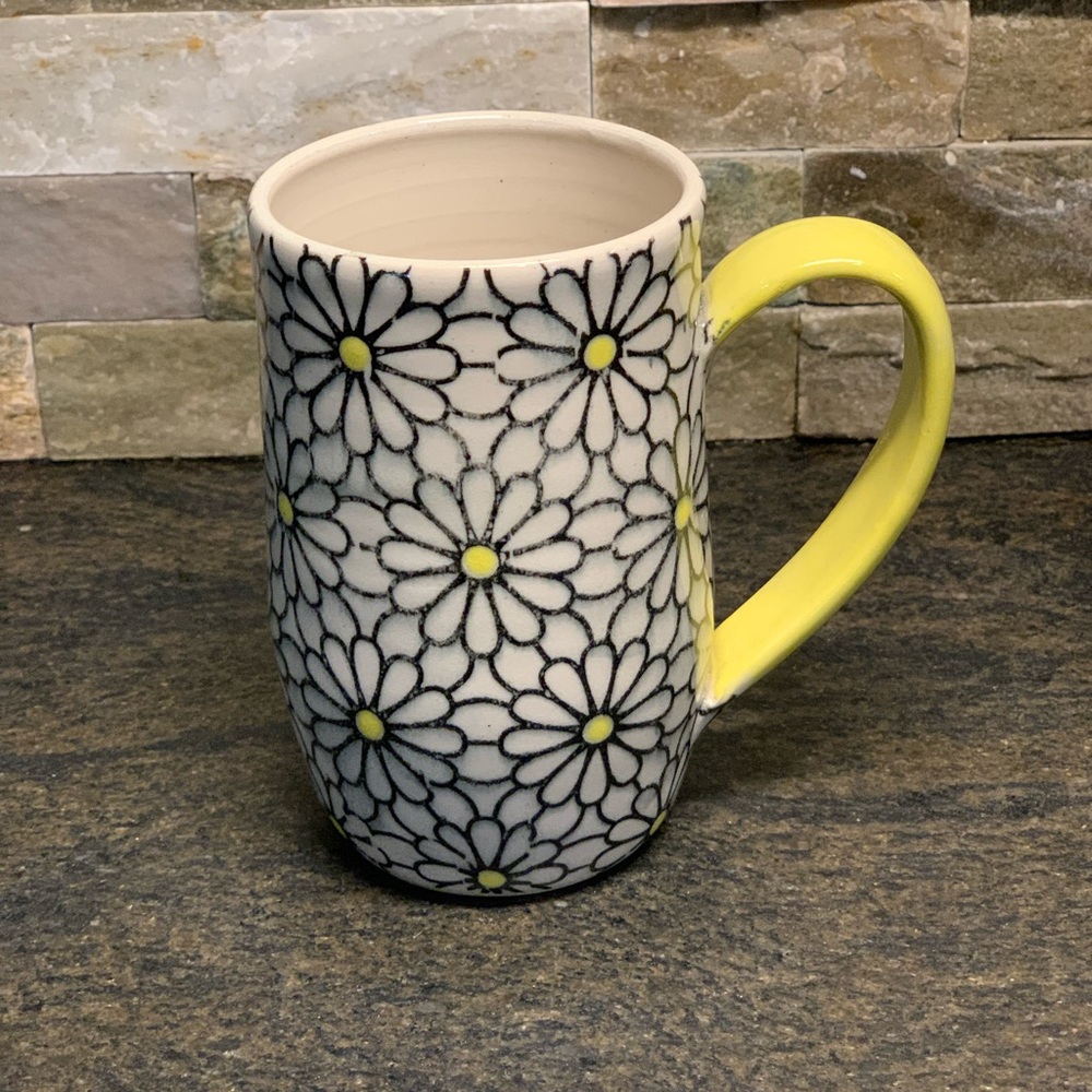 ARTISAN | Pottery Daisy Patterned Mug